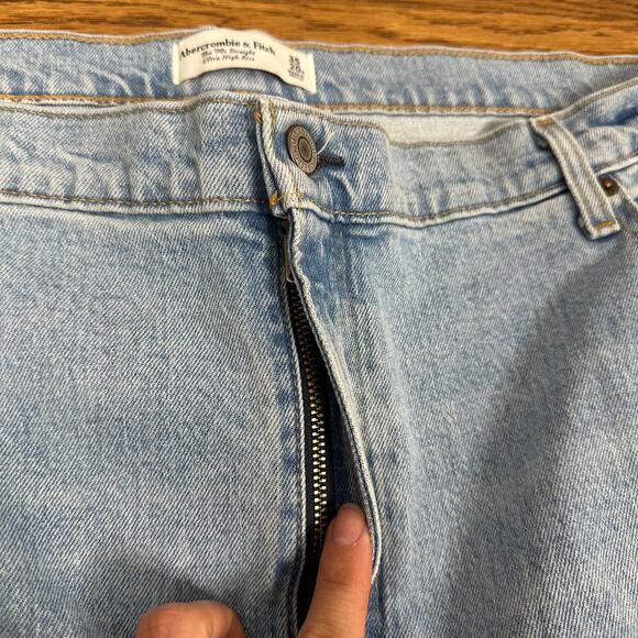 Abercrombie & Fitch Light Wash Ultra High Rise 90s Straight Jean Distressed - Picture 6 of 10